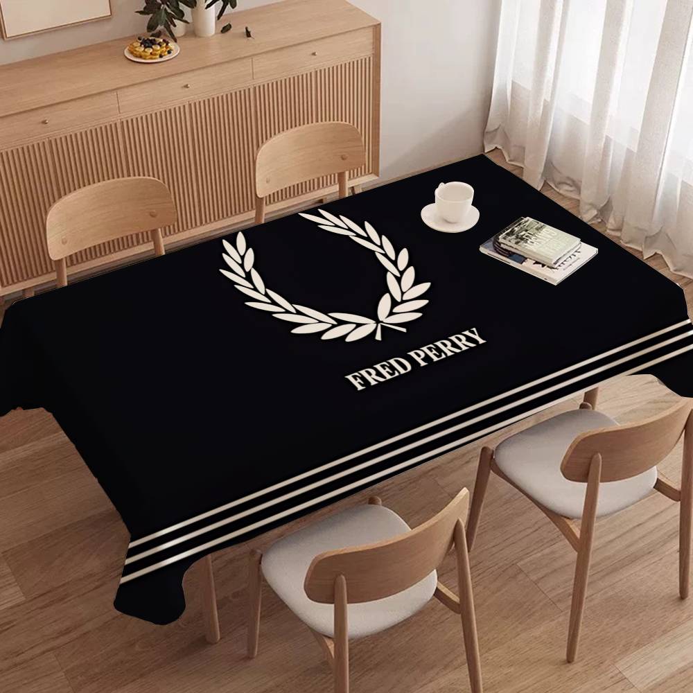 FRED PERRY LOGO Rechteckige Ti – Home Textiles Today Logo Bewertung und Preis