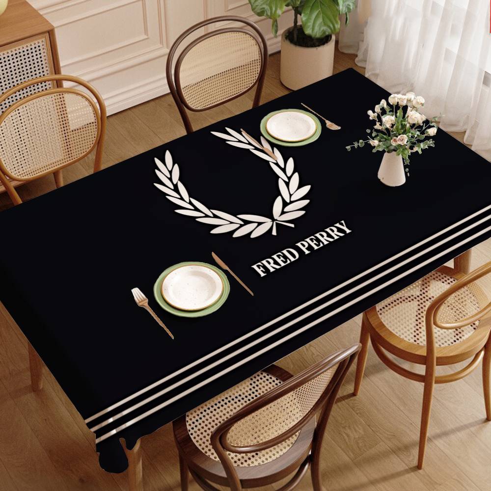 FRED PERRY LOGO Rechteckige Ti – Home Textiles Today Logo Bewertung und Preis
